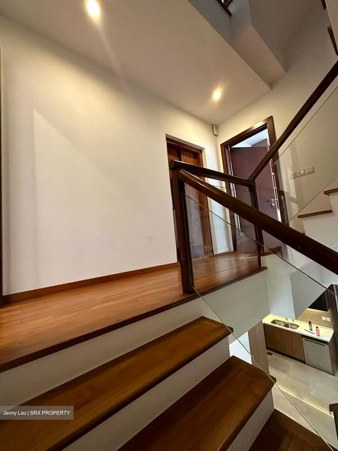 Holland Link (D10), Terrace #577696131